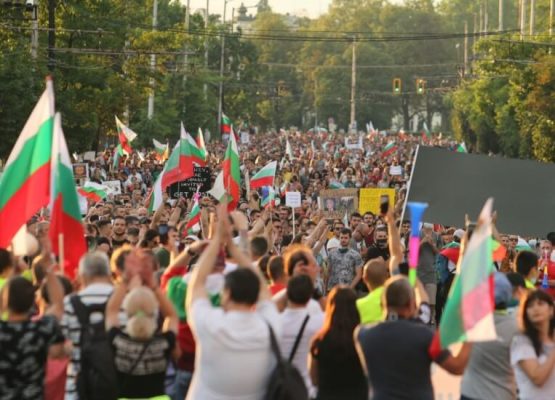 България има нужда от човеци, а не от политици