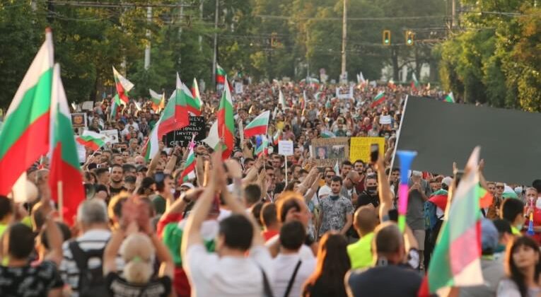 България има нужда от човеци, а не от политици