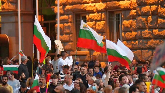 България има нужда от човеци, а не от политици